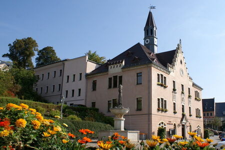 Ansicht des Rathauses von Südwesten aus.